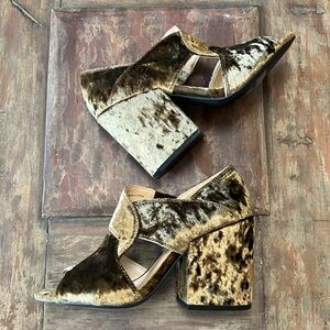 Cabi Crushed Velvet Interlock Heels